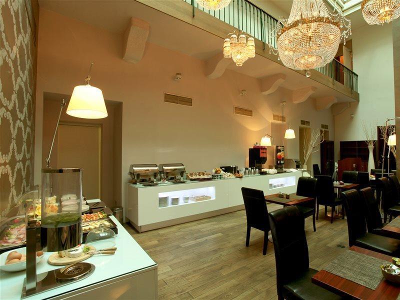 Friday Hotel Praha Bagian luar foto