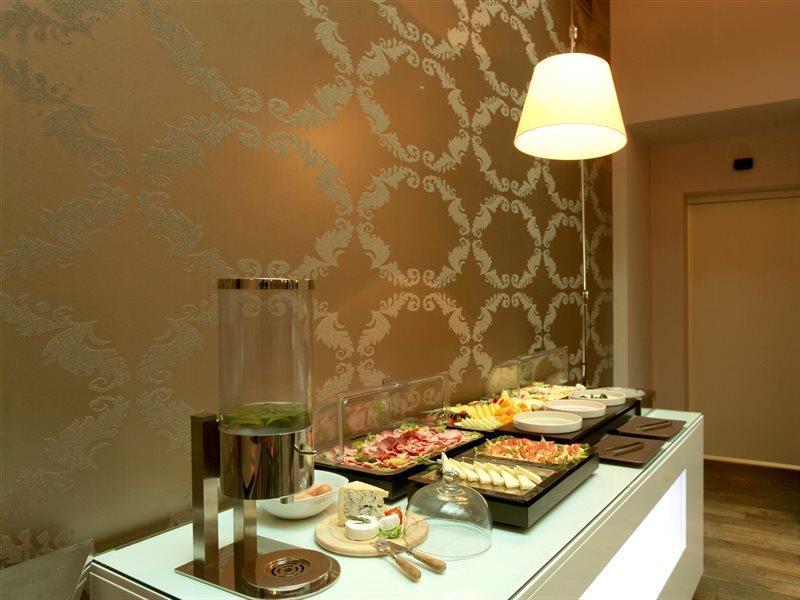 Friday Hotel Praha Bagian luar foto