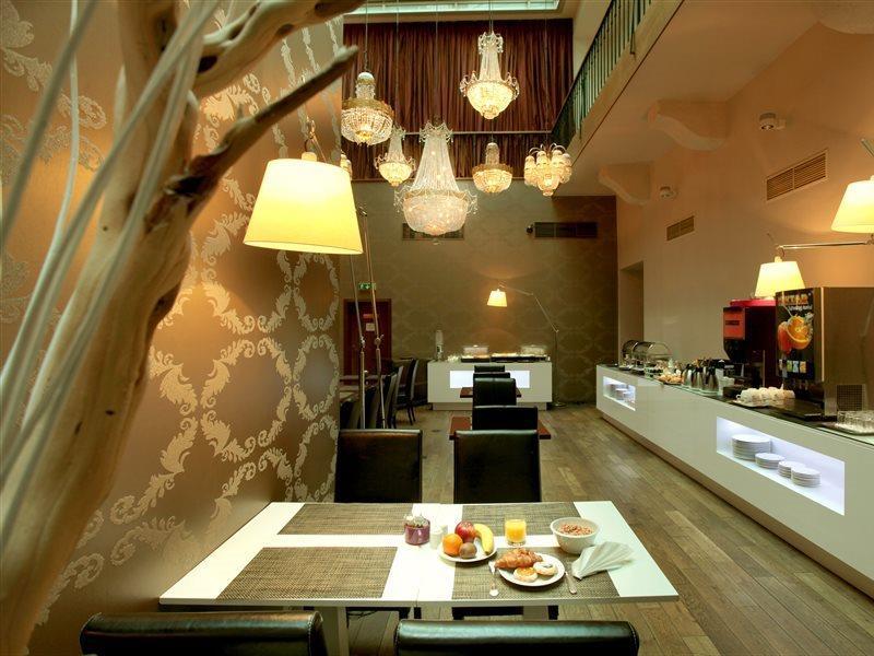 Friday Hotel Praha Bagian luar foto